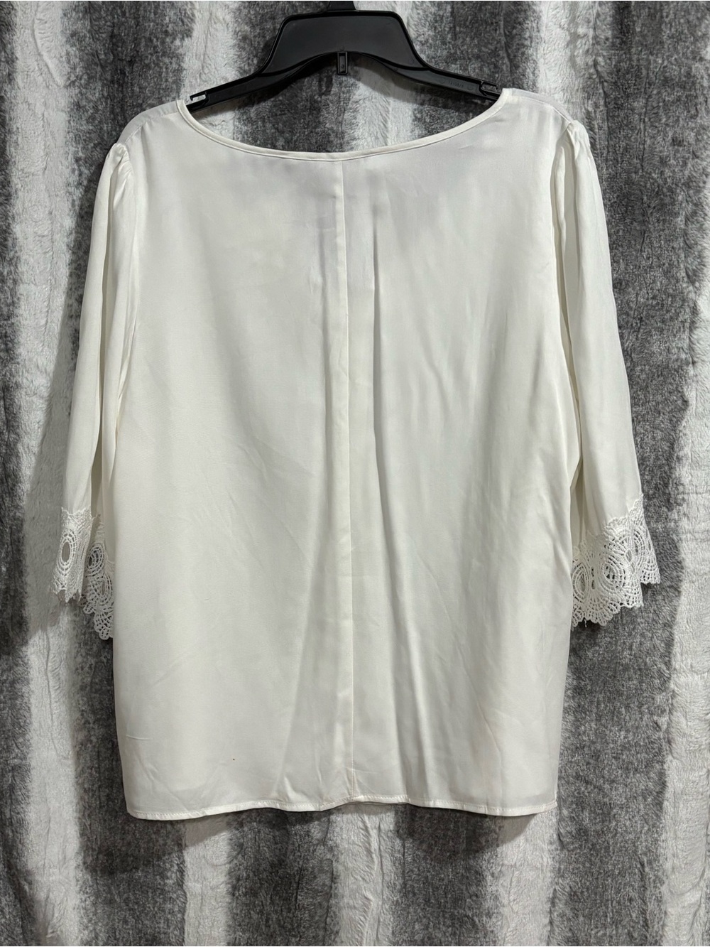 BloomChic White Button-Front Blouse with Lace Sleeve Trim size 1X (14-16) - Picture 2 of 12